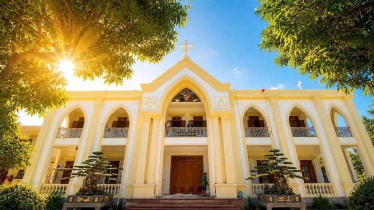 Gx. Hoà Định: Khánh thành và làm phép Nhà Giáo lý