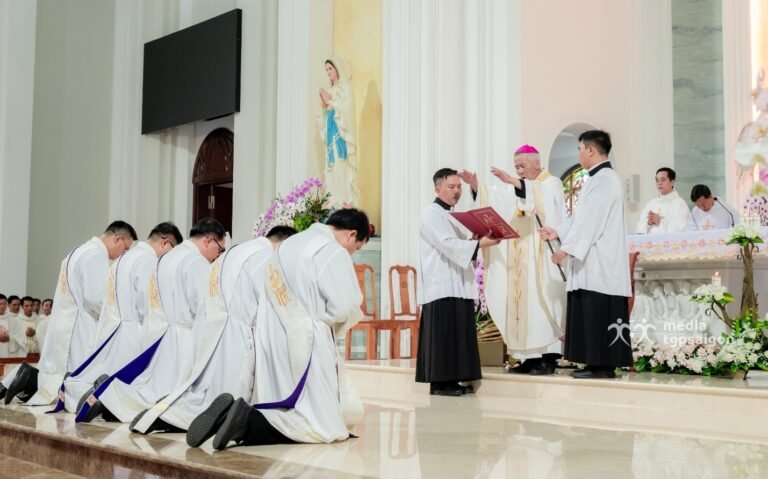 Hiệp thông với giáo xứ Áng Sơn – Thường huấn linh mục – Nhịp sống Giáo hội Việt Nam số 88 (18/8/2026 – 24/8/2026)