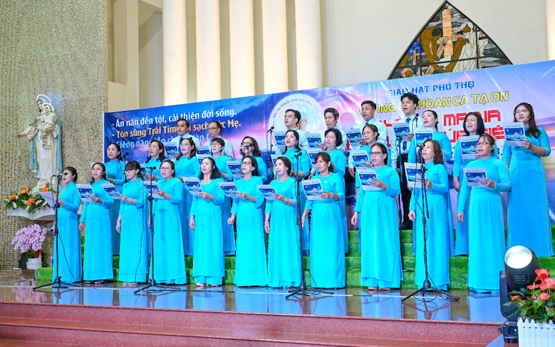 Giáo hạt Phú Thọ: Hội diễn thánh ca “Nhờ Mẹ Maria đến với Chúa Giêsu”